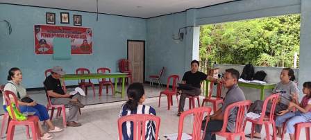 Photo from the focus group discussion and tutorial on the Enggano orthography guidelines, June 2025